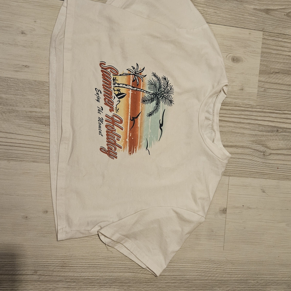SHEIN White Graphic Crop Top